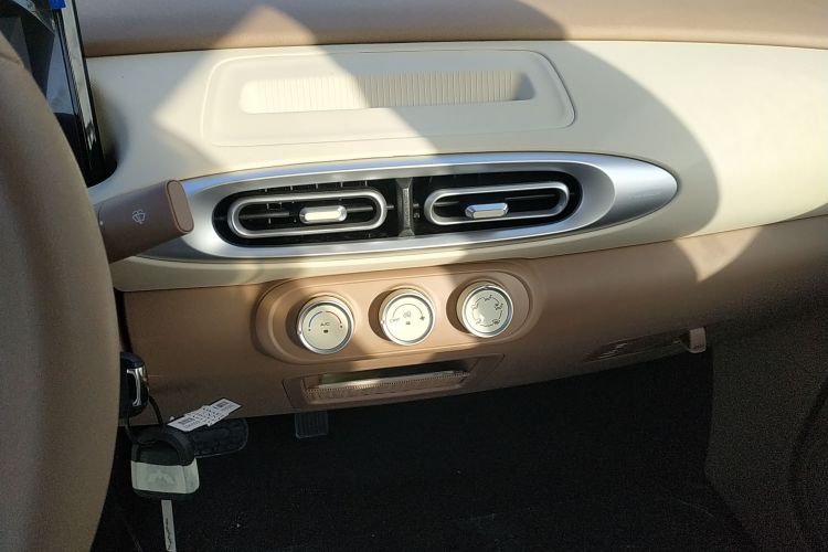 五菱汽车 宏光MINIEV 2025款 四门版 进阶款中控内饰16