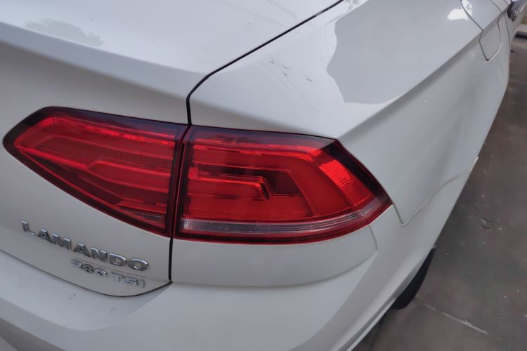 大众 凌渡 2017款 230TSI 手动风尚版车身外观9