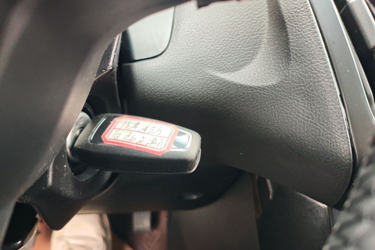 福特 福克斯 2015款 三厢 1.6L 手动风尚型中控内饰7001