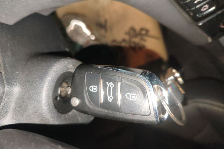 标致408 2013款 1.6L 手动舒适版中控内饰7001