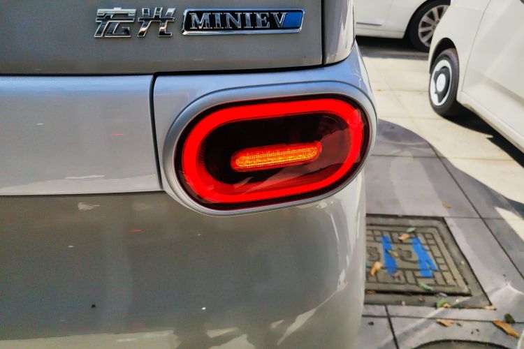 五菱汽车 宏光MINIEV 2024款 第三代 215km 青春版车身外观9