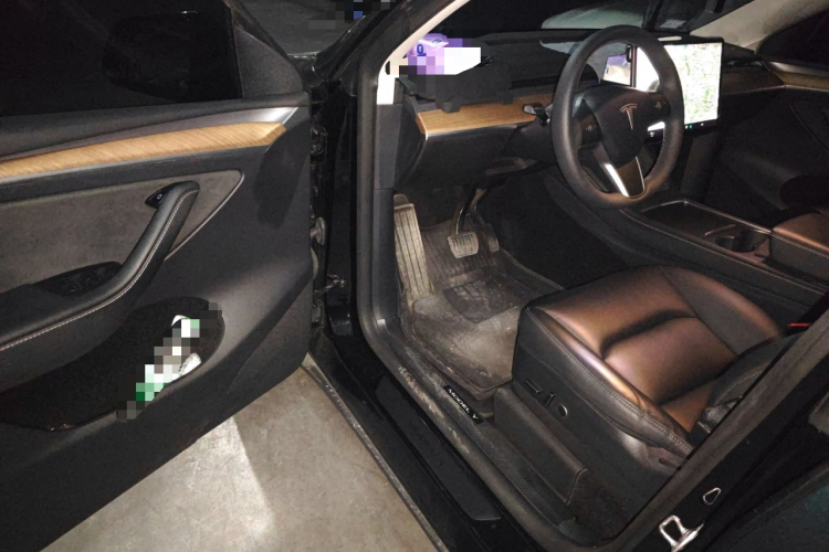 特斯拉 Model Y 2021款 长续航全轮驱动版中控内饰20