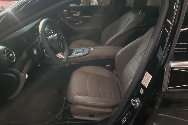 奔驰E级 2023款 E 300 L 运动时尚型中控内饰19