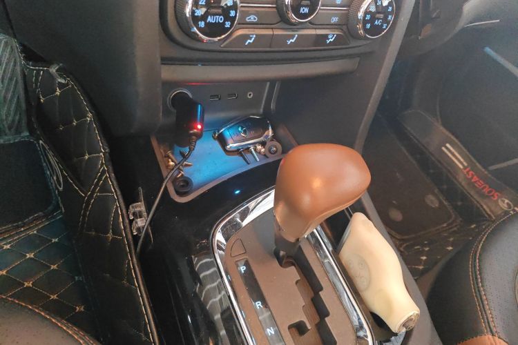 东南DX7 2017款 1.5T 自动豪华型中控内饰18