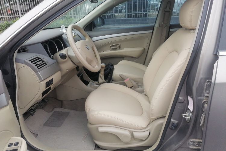 日产 轩逸 2012款 经典 1.6XE 手动舒适版中控内饰19