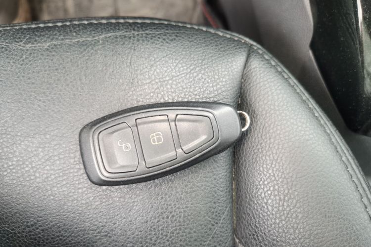 福特 翼搏 2017款 1.5L 手动尊贵型中控内饰11