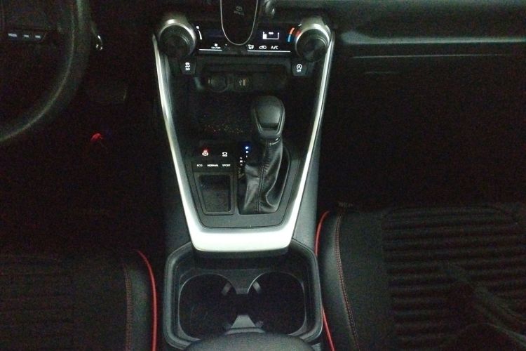 丰田 威兰达 2023款 2.0L CVT两驱领先版局部细节18