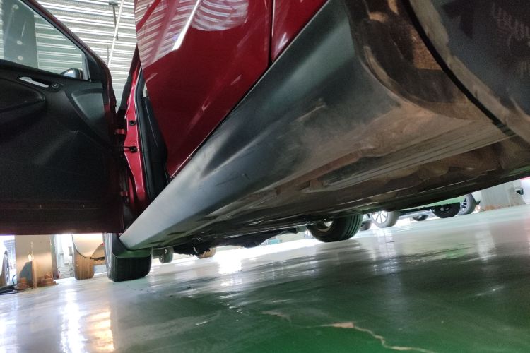 福特 福克斯 2017款 两厢 1.6L 自动风尚型智行版机舱底盘30