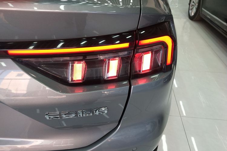 福特 蒙迪欧 2022款 EcoBoost 245 豪华型车身外观9