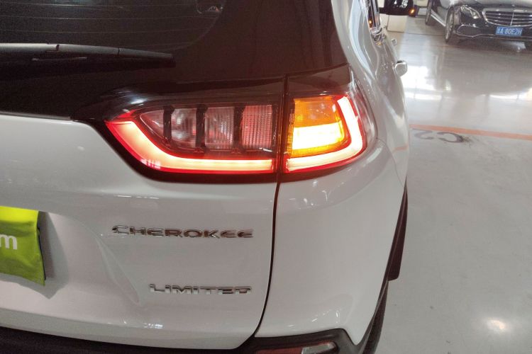 Jeep 自由光 2019款 2.0T 两驱智享版 国V车身外观9