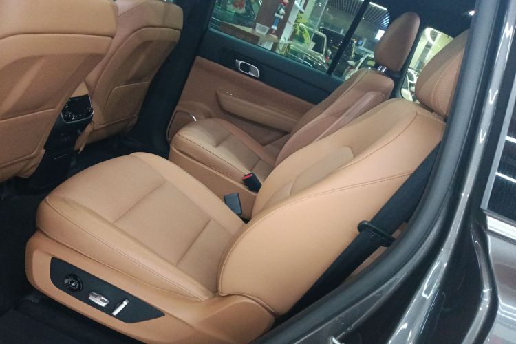 理想汽车 理想ONE 2021款 增程6座版中控内饰7004