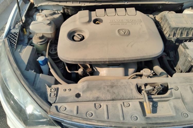 长安 逸动 2015款 1.6L 自动俊酷型 国V局部细节9006