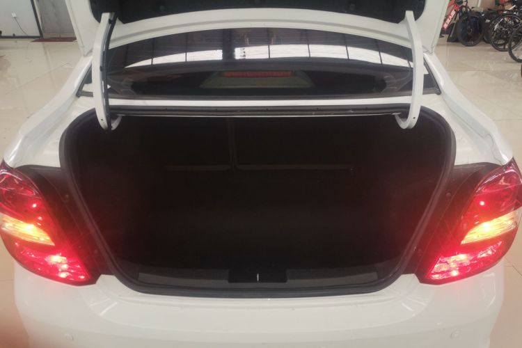 雪佛兰 爱唯欧 2014款 三厢 1.4SL MT 舒适版中控内饰23