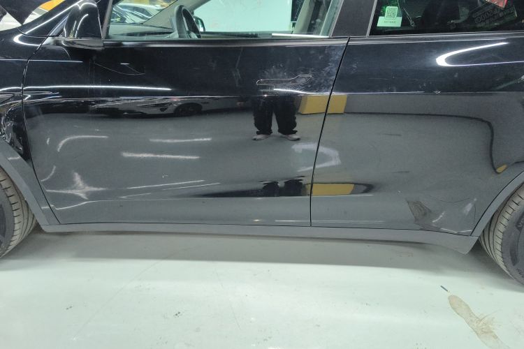 特斯拉 Model Y 2021款 标准续航后驱版局部细节9002