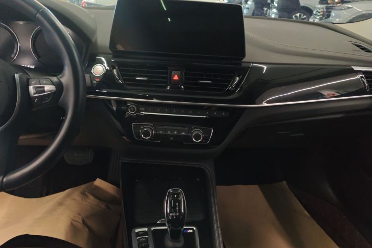 宝马1系 2023款 120i M运动曜夜版中控内饰16