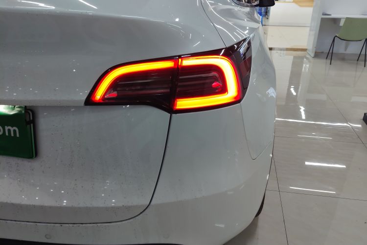 特斯拉 Model Y 2022款 改款 后轮驱动版车身外观9