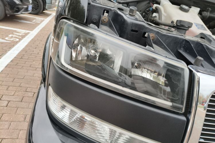 GMC SAVANA 2014款 5.3L 四驱领袖版车身外观8