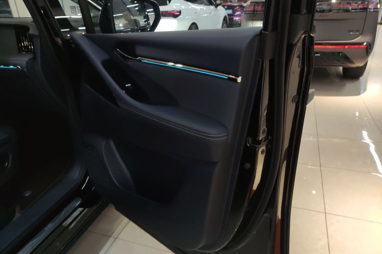 广汽传祺 传祺向往M8 2025款 乾崑系列 Max 奢享舱中控内饰7005