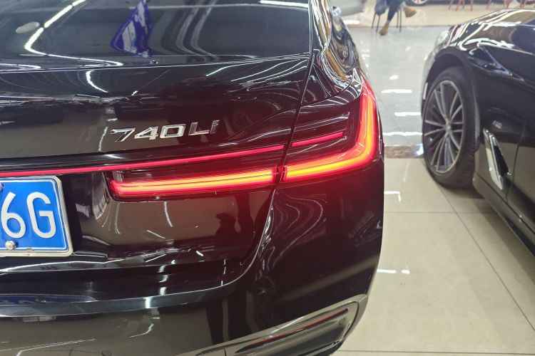 宝马7系 2018款 730Li 领先型 M运动套装车身外观6006