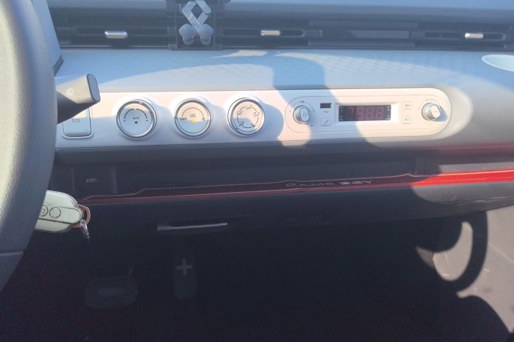 五菱汽车 宏光MINIEV 2022款 GAMEBOY 200km 玩咖款 磷酸铁锂中控内饰7002