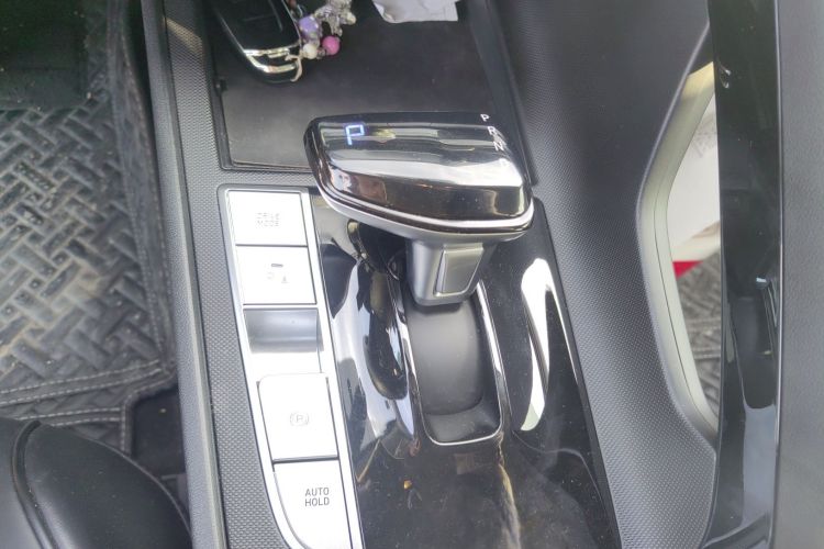 现代 伊兰特 2023款 1.5L CVT GLX精英版中控内饰18