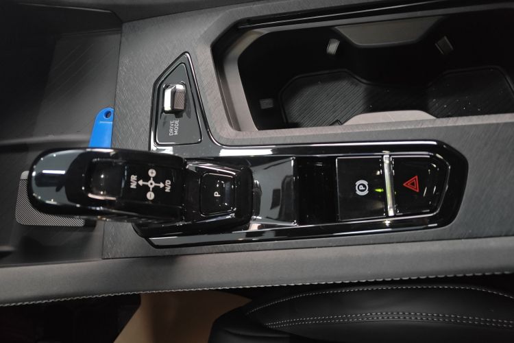 领克03 2023款 1.5TD DCT劲Plus中控内饰18