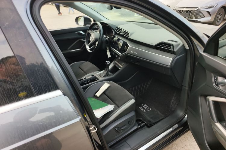 奥迪Q3 2020款 35 TFSI 进取动感型局部细节9005