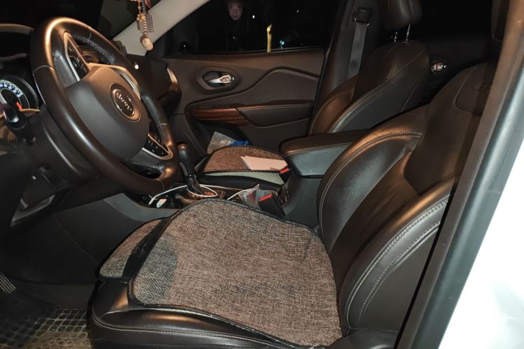 Jeep 自由光 2016款 2.0L 优越版局部细节19