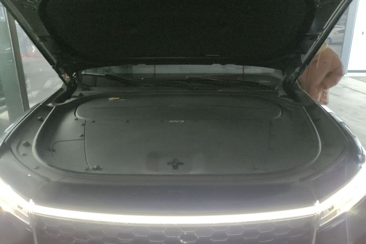 理想汽车 理想ONE 2021款 增程6座版机舱底盘24