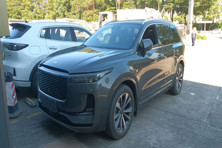 理想汽车 理想ONE 2021款 增程6座版车身外观1