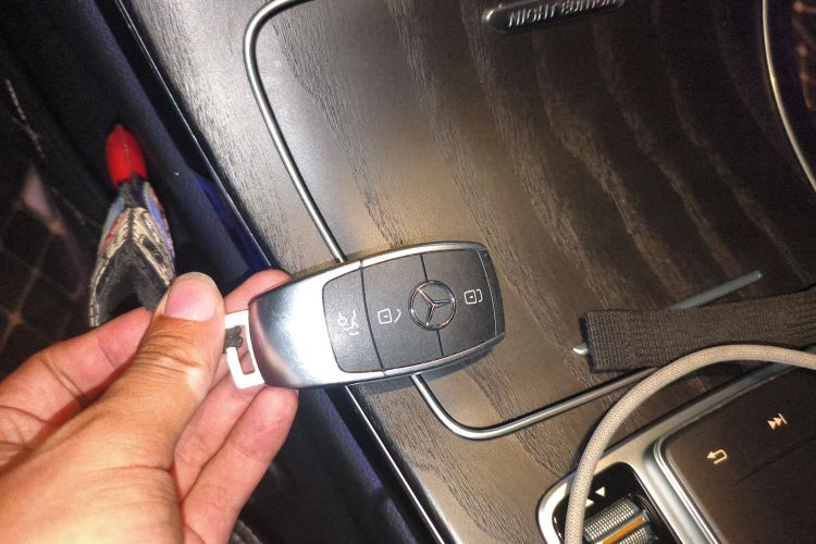 奔驰C级 2021款 C 260 L 运动星耀臻藏版中控内饰11