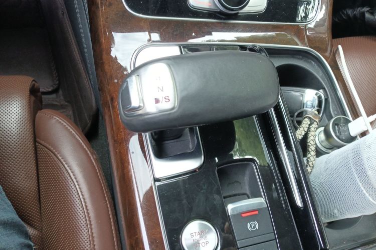 奥迪A8 2013款 A8L 45 TFSI quattro豪华型局部细节18