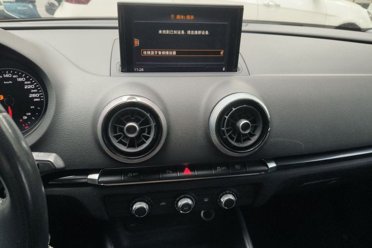 奥迪A3 2018款 30周年年型 Limousine 35 TFSI 时尚型中控内饰16