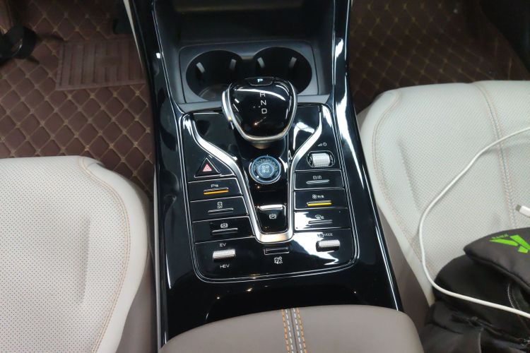 比亚迪 秦PLUS 2024款 荣耀版 DM-i 55KM领先型局部细节18