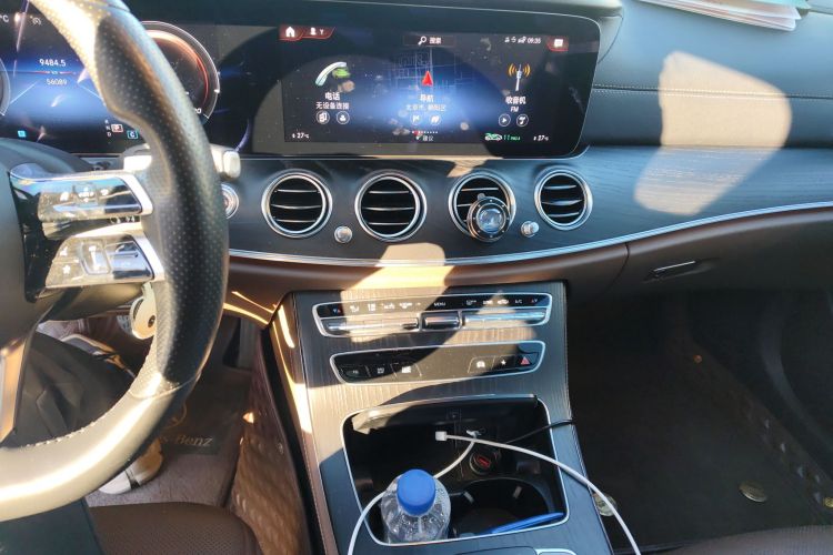 奔驰E级 2021款 E 300 L 运动尊贵型中控内饰16