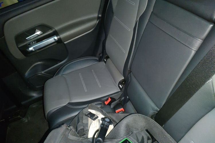 奔驰GLB AMG 2022款 AMG GLB 35 4MATIC中控内饰21