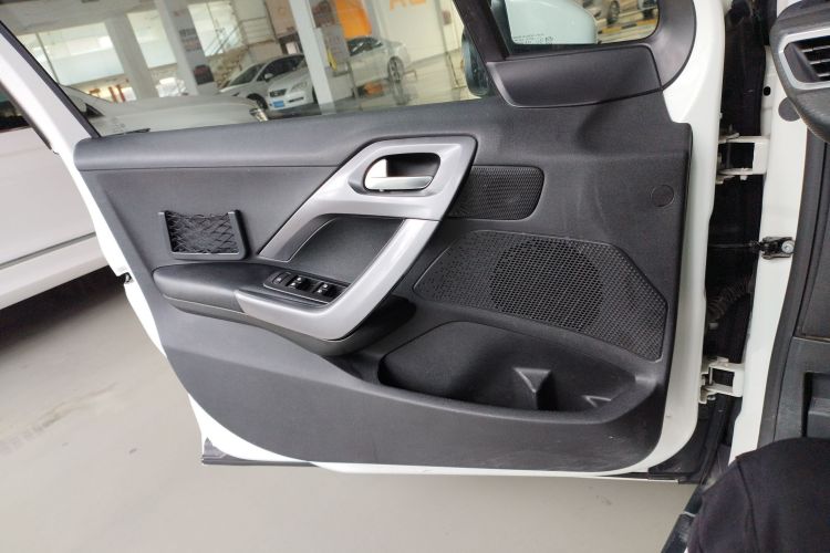 标致2008 2016款 230THP 自动时尚版中控内饰7007