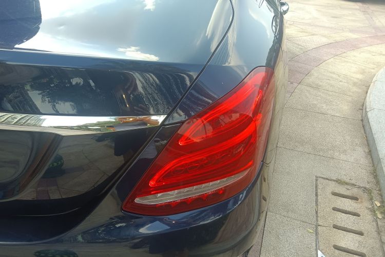 奔驰C级 2018款 C 180 L 动感型运动版车身外观9