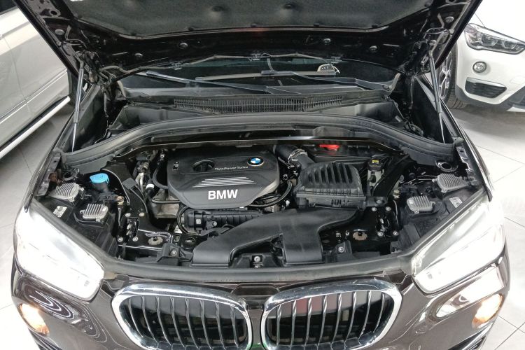 宝马X1 2018款 sDrive18Li 尊享型机舱底盘24