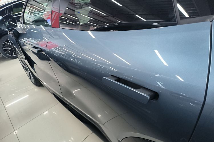 领克08 EM-P 2025款 220km 四驱性能Halo车身外观4