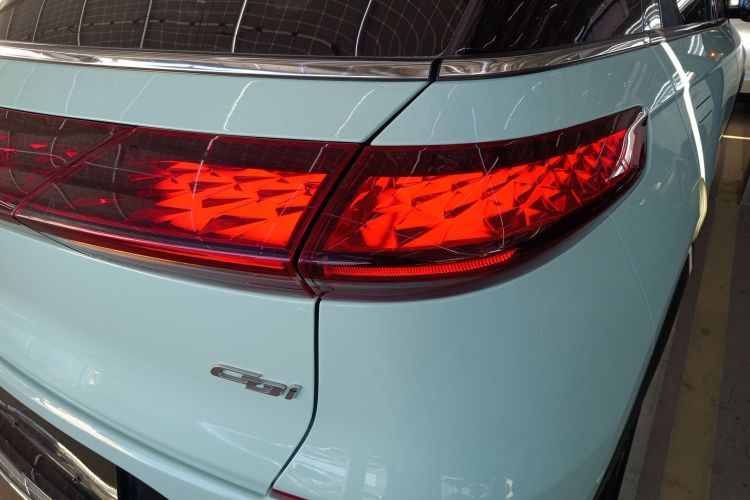 小鹏G3 2022款 G3i 460N车身外观9