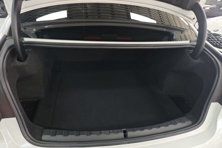 宝马3系 2023款 325Li M运动套装机舱底盘23