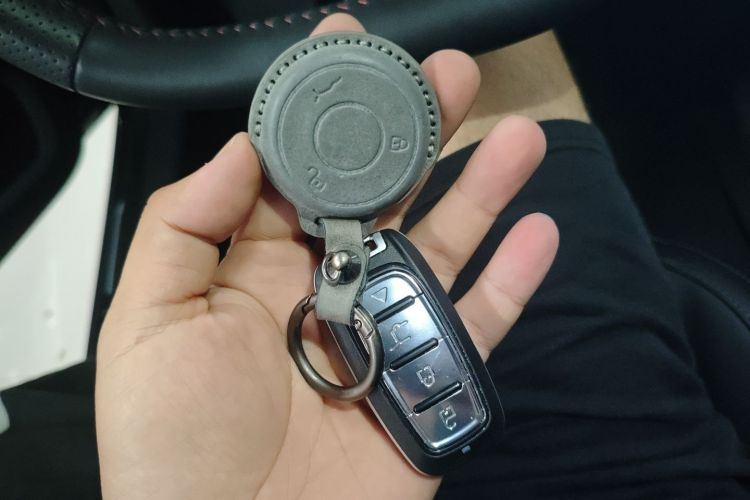 哪吒汽车 哪吒AYA 2023款 318 Lite中控内饰7001