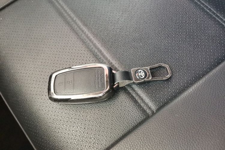 丰田 锋兰达 2023款 2.0L CVT领先版中控内饰7001