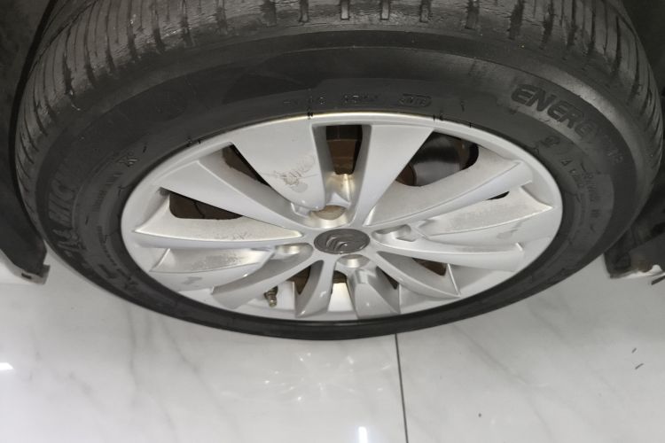 雪铁龙 世嘉 2013款 三厢 1.6L 自动品享型车身外观6007