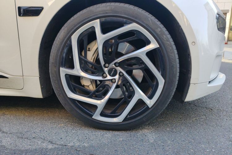 极氪001 2021款 超长续航双电机 YOU版车身外观6007