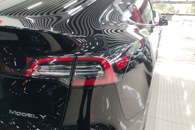 特斯拉 Model Y 2022款 改款 后轮驱动版车身外观9