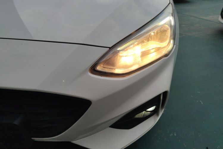 福特 福克斯 2020款 两厢 EcoBoost 180 自动锋潮型局部细节36