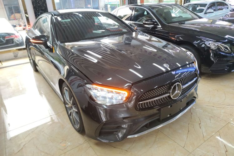 奔驰E级(进口) 2023款 改款 E 260 轿跑车车身外观3