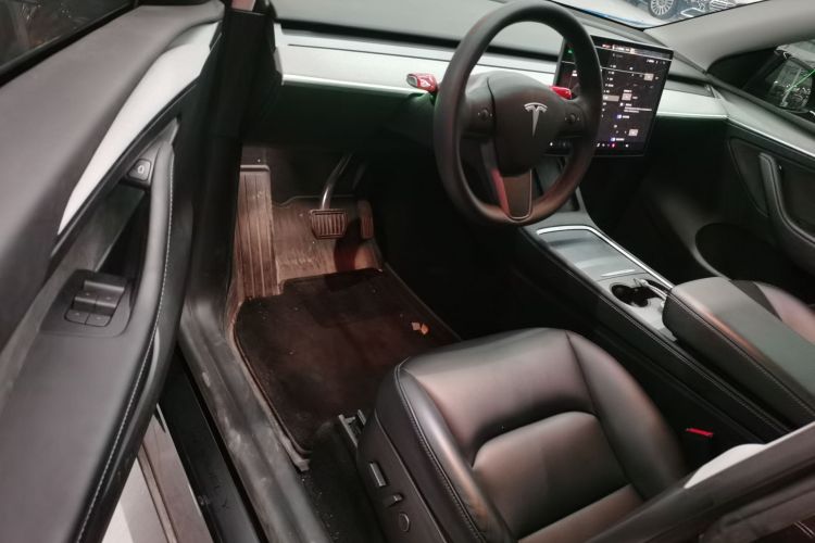 特斯拉 Model Y 2022款 改款 长续航全轮驱动版中控内饰20